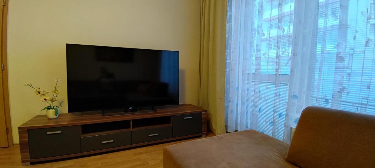 2 Izbovy Byt 60M2 V Centre Na Bakossovej, 24H Self Checkin Apartment Banska Bystrica Exterior photo