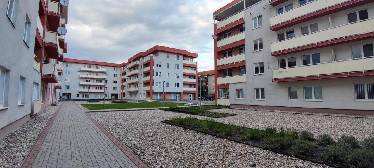 2 Izbovy Byt 60M2 V Centre Na Bakossovej, 24H Self Checkin Apartment Banska Bystrica Exterior photo