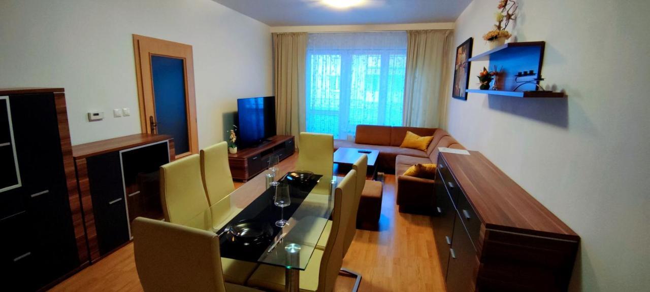 2 Izbovy Byt 60M2 V Centre Na Bakossovej, 24H Self Checkin Apartment Banska Bystrica Exterior photo